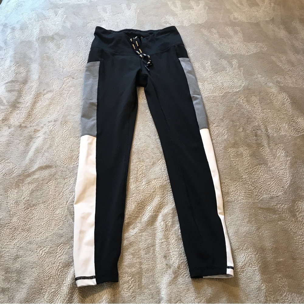 Reebok black gray white pocket logo workout pants Size XS
